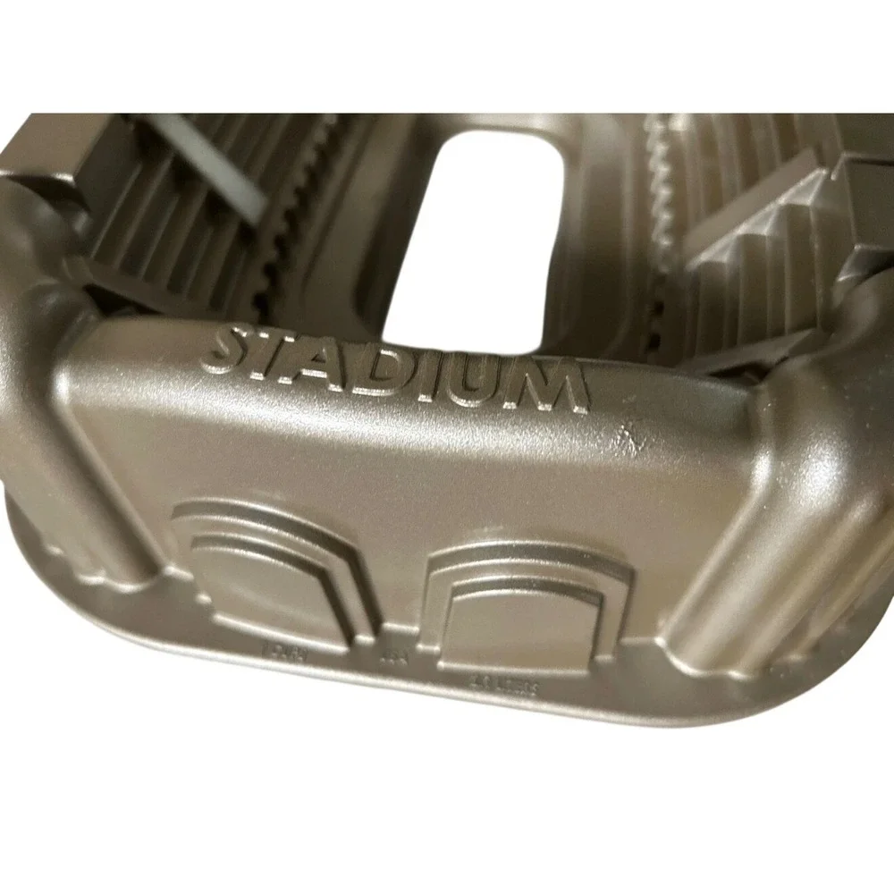 Nordic Ware Stadium Bundt Pan 9 Cup‎ Cast Aluminum Gold Sports Cake Mold USA